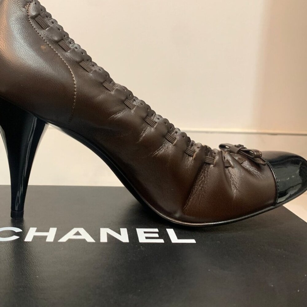 AUTHENTIC Chanel Shoe Brown Black Toe Heel Round Toe Ballet Style Heel Size 9